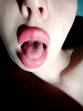 Loveyoudearxq online show from November 17, 2025, 4:13 pm