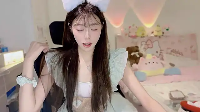 Onecutelittle online show from November 7, 2025, 6:35 am