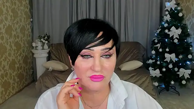 Snapshot of KiraTempt chatting on December 19, 2025, 12:01 pm KiraTempt online show from December 19, 2025, 12:01 pm