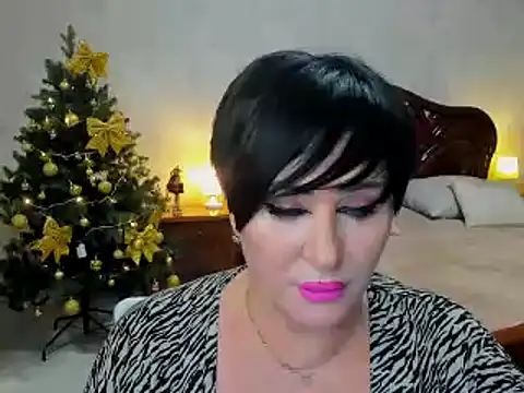 Snapshot of KiraTempt chatting on December 21, 2025, 10:11 am KiraTempt online show from December 21, 2025, 10:11 am