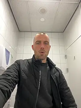 Rotteei1 online show from December 3, 2025, 1:09 pm