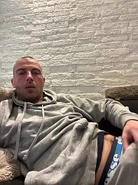 Rotteei1 online show from March 9, 2026, 9:46 am