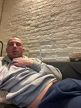 Rotteei1 online show from March 11, 2026, 10:05 pm