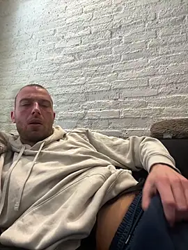 Rotteei1 online show from March 12, 2026, 10:43 am