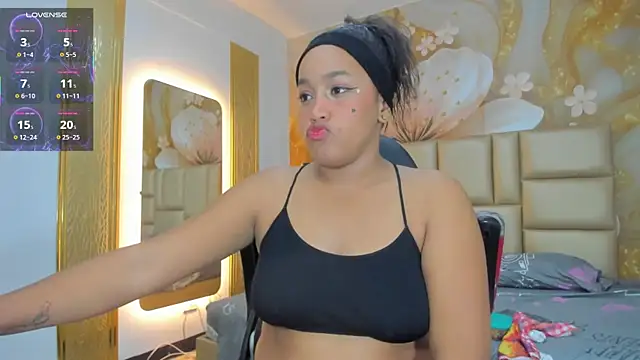 NahomiWalker  online show from February 28, 2026, 7:59 pm