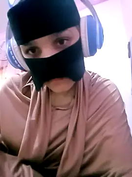 SandyAmr online show from February 9, 2026, 9:24 am