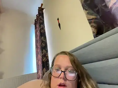 Scarletcum22 online show from November 8, 2025, 12:16 pm