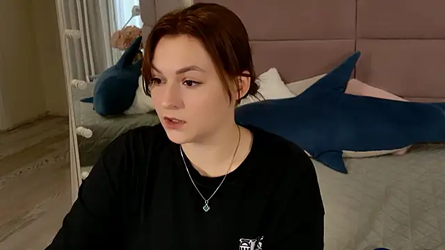 KirraMoss online show from June 15, 2026, 12:51 pm