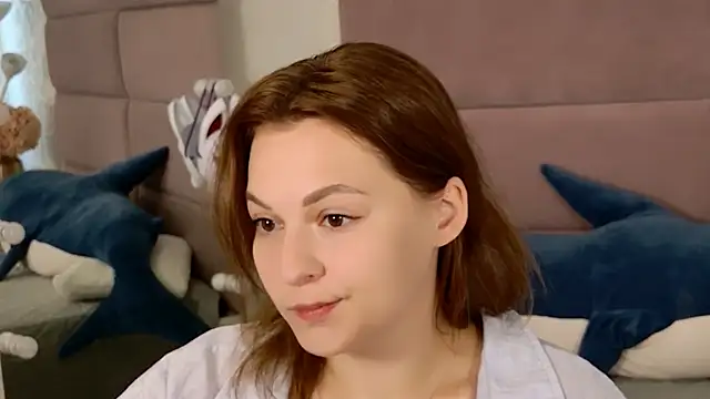 KirraMoss online show from July 18, 2026, 9:57 am