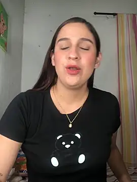 Snapshot of Zoey_sweet01 chatting on October 22, 2025, 12:11 am Zoey sweet01 online show from October 22, 2025, 12:11 am