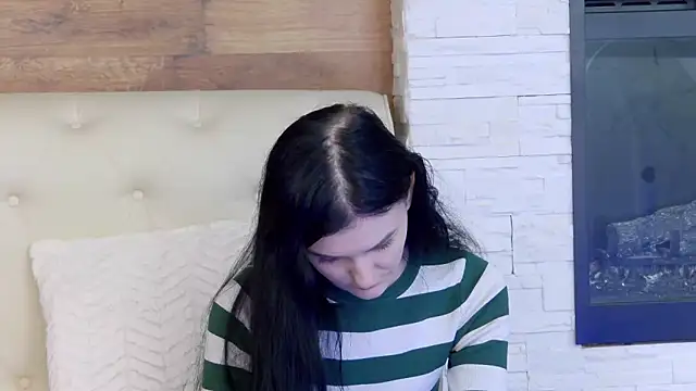 Snapshot of KendraNoir chatting on February 4, 2026, 7:03 am KendraNoir online show from February 4, 2026, 7:03 am