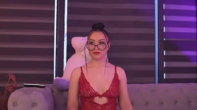 TiffanyVoss online show from November 3, 2025, 6:03 am