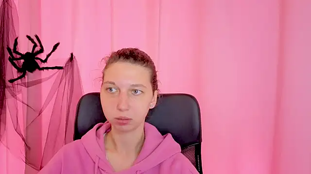 CuteEllii online show from November 10, 2025, 11:31 am