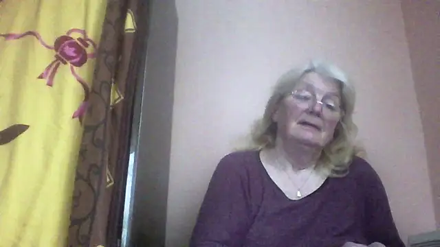 AmyLove353 online show from April 1, 2026, 6:14 am