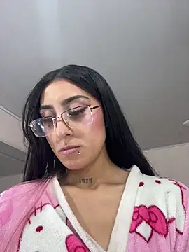 Violeet-Smith online show from November 20, 2025, 9:36 pm