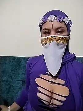 Snapshot of caroline_peed chatting on October 22, 2025, 12:05 pm caroline peed online show from October 22, 2025, 12:05 pm
