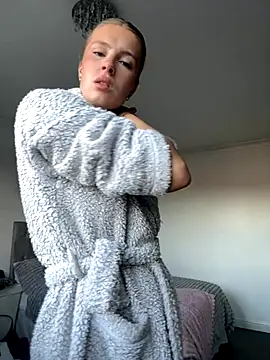 Snapshot of DaisyLoverxox chatting on November 13, 2025, 9:41 am DaisyLoverxox online show from November 13, 2025, 9:41 am