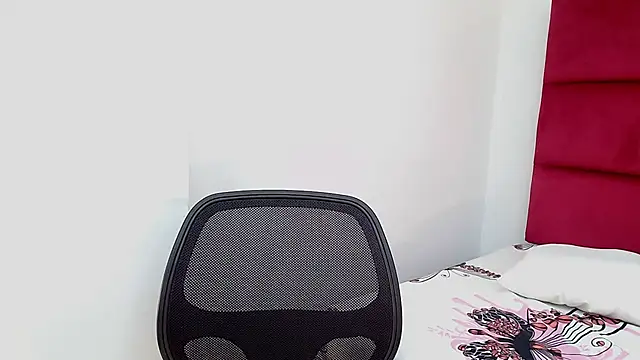 Flirty Vibes online show from November 4, 2025, 2:49 pm