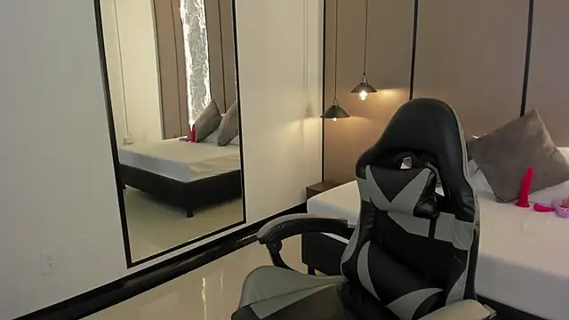 mia collins96 online show from October 25, 2025, 3:25 am