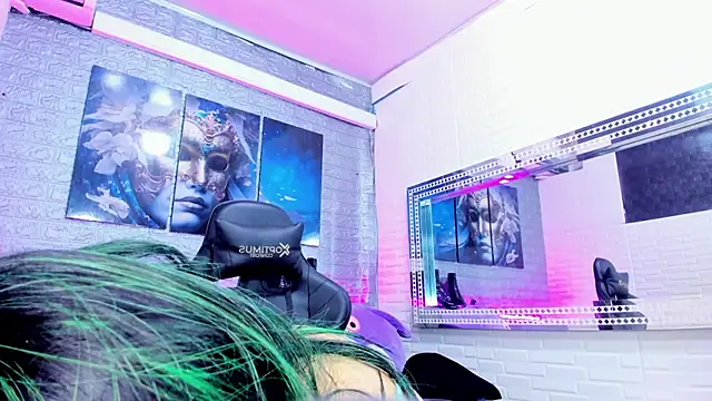 Jennfer Winson online show from December 22, 2025, 8:17 pm