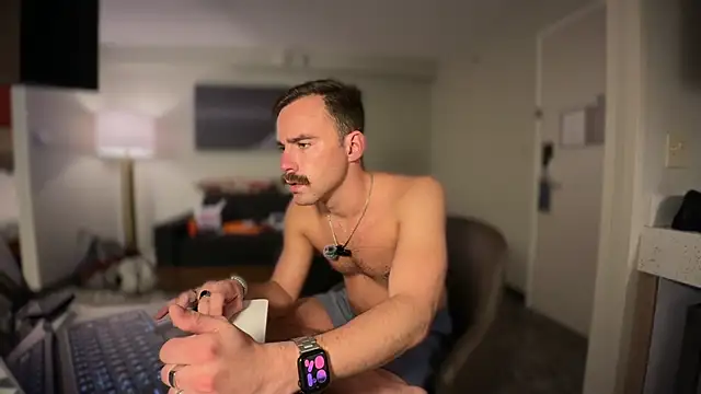 Snapshot of bobbyatx chatting on December 3, 2025, 7:05 am bobbyatx online show from December 3, 2025, 7:05 am