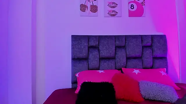 kittymonroe1 online show from February 13, 2026, 6:15 pm