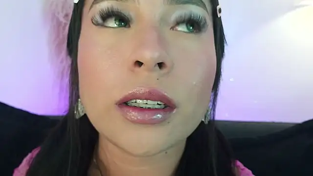 mia roux1 online show from May 15, 2026, 9:33 pm