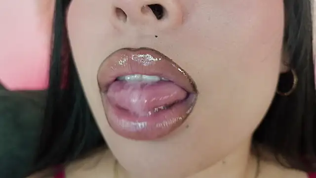 mia roux1 online show from July 1, 2026, 11:26 pm