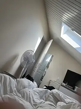 Snapshot of BicolorCandidate81 chatting on October 30, 2025, 12:39 pm BicolorCandidate81 online show from October 30, 2025, 12:39 pm