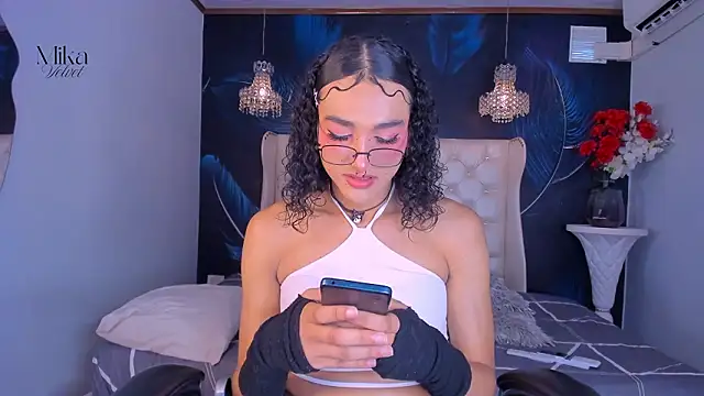 Snapshot of Mika__velvet chatting on February 19, 2026, 8:27 pm Mika velvet online show from February 19, 2026, 8:27 pm