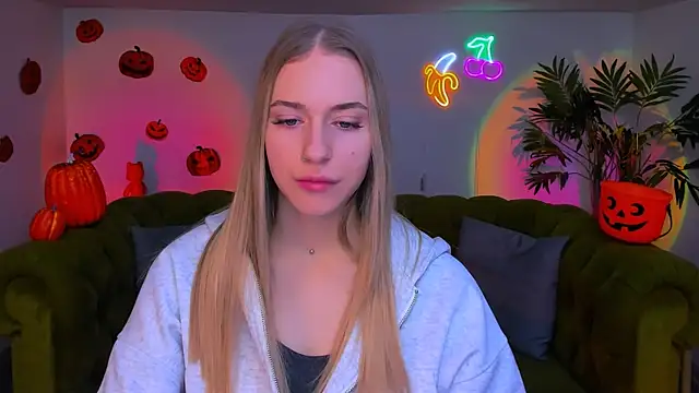 sassy cutie online show from November 11, 2025, 6:02 am