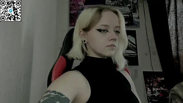 Snapshot of Holy_Mistress_S chatting on July 12, 2026, 8:27 am Holy Mistress S online show from July 12, 2026, 8:27 am