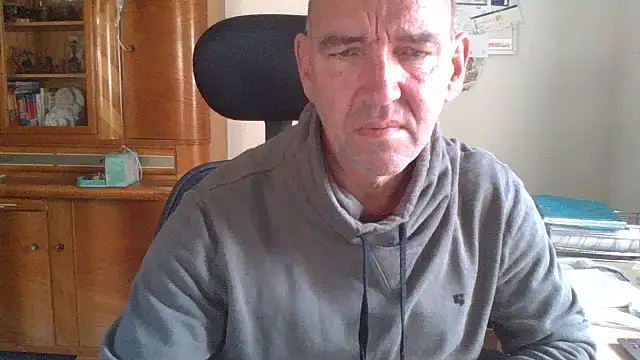 Lutzi1970 online show from November 3, 2025, 10:49 am