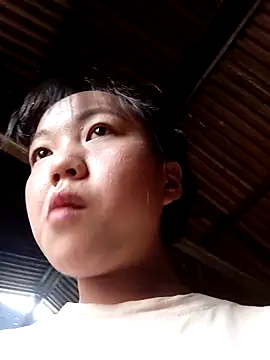 Quynhsumon online show from April 3, 2026, 2:42 am