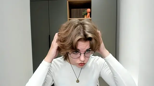 MelodyBaur online show from October 24, 2025, 9:17 am