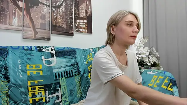 Tenderly Sophie online show from June 7, 2026, 1:21 am