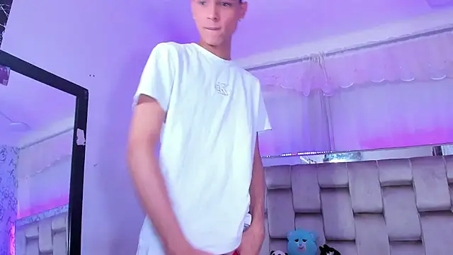 boyswantingplay online show from November 25, 2025, 9:42 am