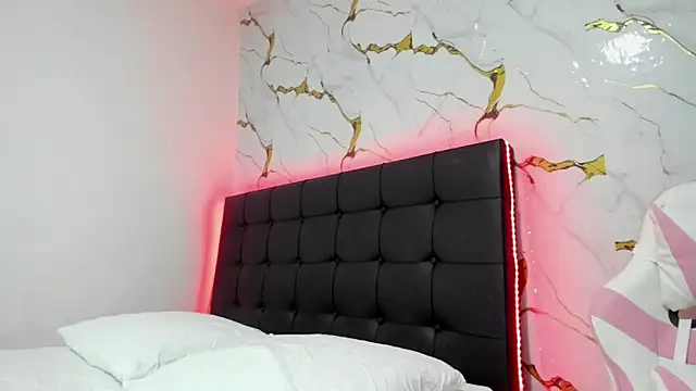 Scarlet DLuce online show from April 10, 2026, 9:03 am