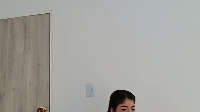 Snapshot of LisaMartinez34 chatting on October 27, 2025, 5:50 pm LisaMartinez34 online show from October 27, 2025, 5:50 pm