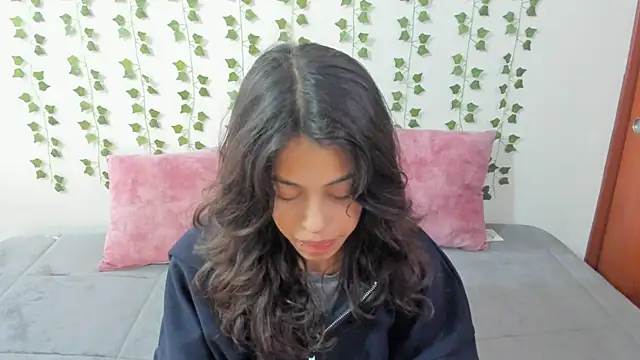 emily jonessxx online show from February 27, 2026, 7:03 pm