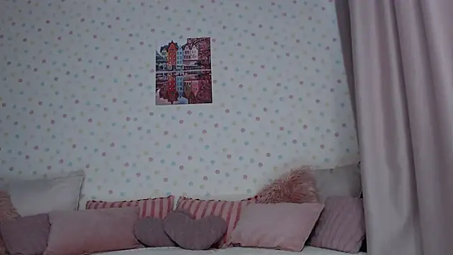 little paw  online show from November 14, 2025, 5:39 am