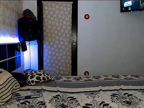 Amiaax online show from December 16, 2025, 12:04 am