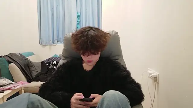 Snapshot of L1kuto chatting on February 4, 2026, 10:10 am L1kuto online show from February 4, 2026, 10:10 am