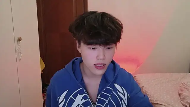 Snapshot of L1kuto chatting on February 8, 2026, 9:34 am L1kuto online show from February 8, 2026, 9:34 am