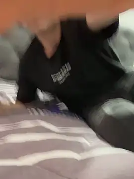 Snapshot of Yeison_8012 chatting on March 10, 2026, 4:06 am Yeison 8012 online show from March 10, 2026, 4:06 am