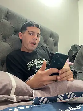 Snapshot of Yeison_8012 chatting on March 14, 2026, 4:51 am Yeison 8012 online show from March 14, 2026, 4:51 am