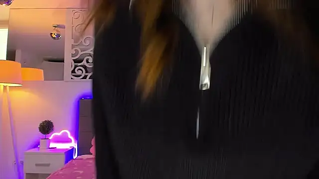 LuisaClover online show from February 19, 2026, 1:18 pm