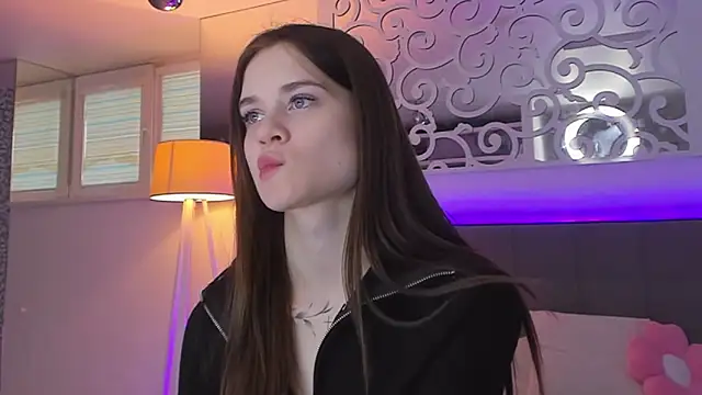 LuisaClover online show from February 26, 2026, 1:21 pm