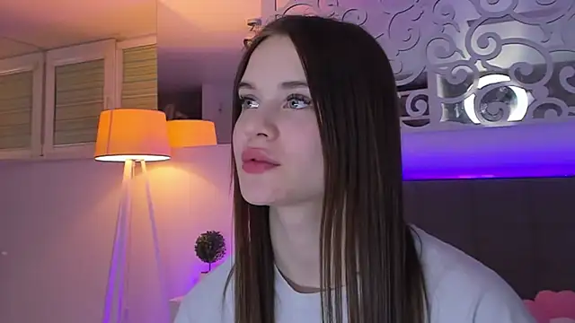 LuisaClover online show from March 8, 2026, 1:47 am