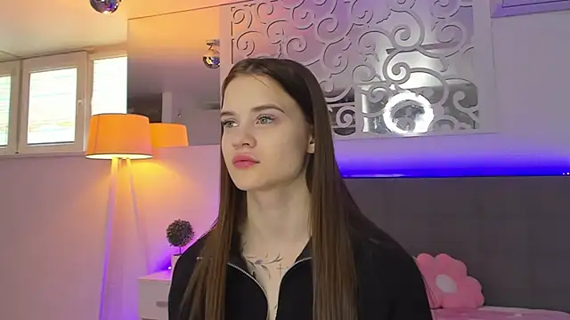 LuisaClover online show from March 8, 2026, 1:15 pm